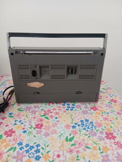 PYE 4 band radio