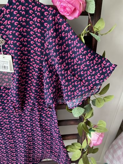 top Bnwt size 12 navy & pink short sleeve vintage inspired top Marc Angelo