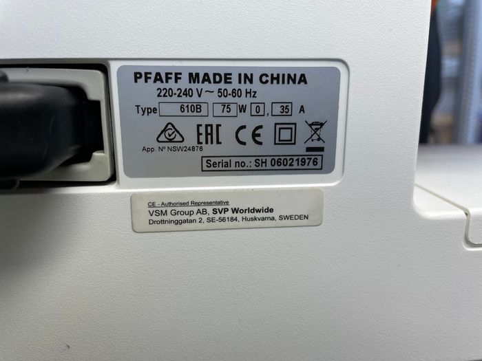 PFAFF Select 3.2 Sewing Machine - IDT - Just serviced - Like new!