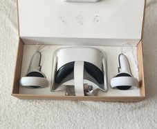 Meta Quest 2 VR Headset, Good Condition, Boxed