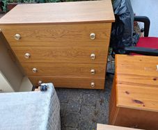 Chest of drawers