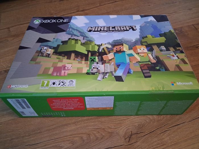 Xbox One Console And Controllers