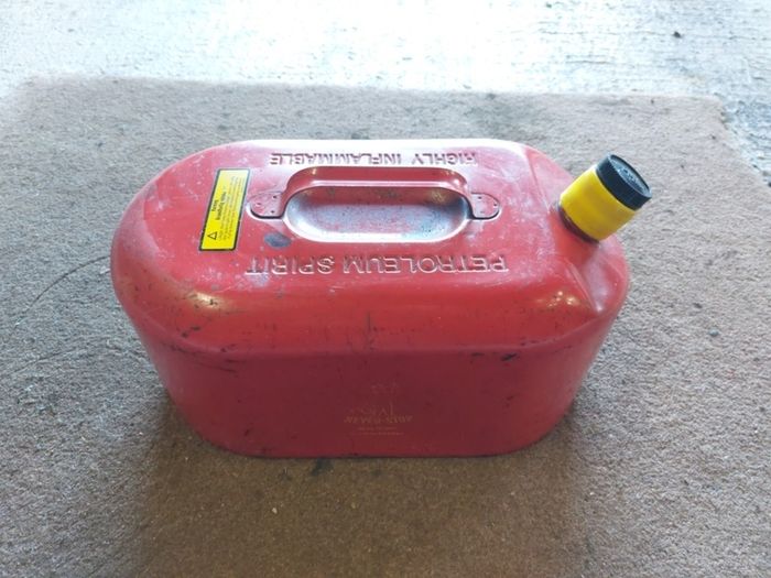 2 gallon steel petrol can
