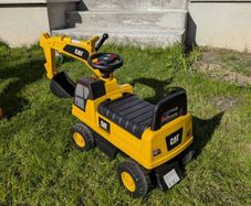 CAT Ride on Digger