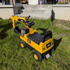 CAT Ride on Digger