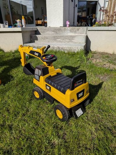 CAT Ride on Digger