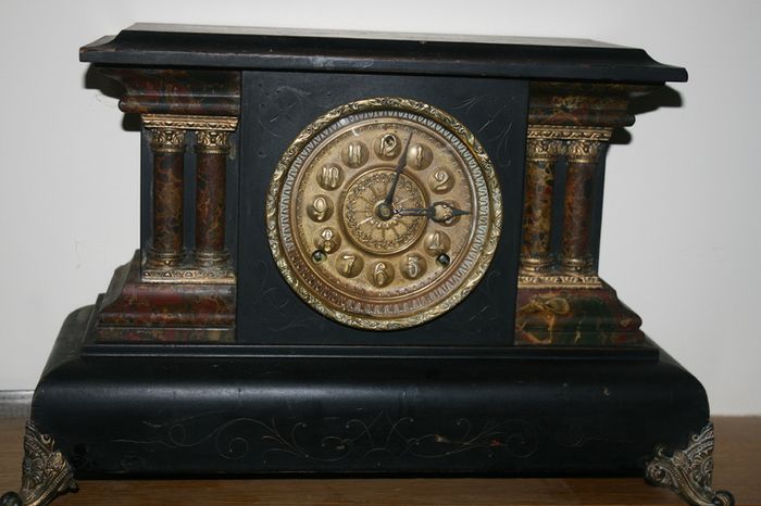 Vintage Clock (in working order )
