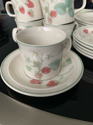 Wedgwood raspberry cane vintage set
