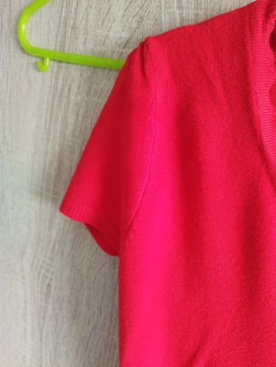 Red knitted short sleeve top fits size SM new