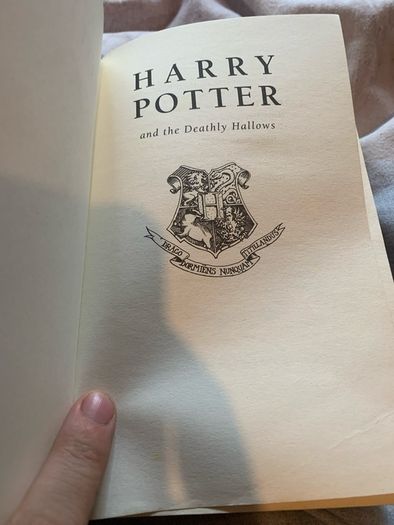 Hardback First edition : Harry Potter and the deathly hallows