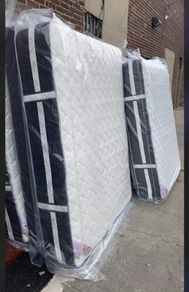 Brand New King Size Memory Foam Sprung Mattreses Available Instock