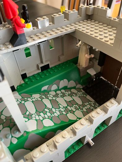 (Very Rare) Vintage Lego 6081 King's Mountain Fortress - Complete