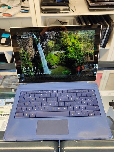 Microsoft Surface Pro 3 12inch i5-4300U 8GB RAM 256GB SSD Windows 10 Pro Touch