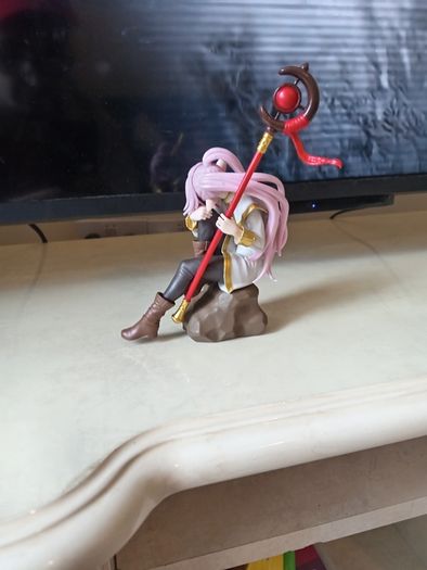 Frieren figurine