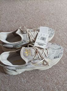 Adidas women's runners UK 7 NWT PRICE REDUCED