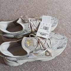Adidas women's runners UK 7 NWT PRICE REDUCED