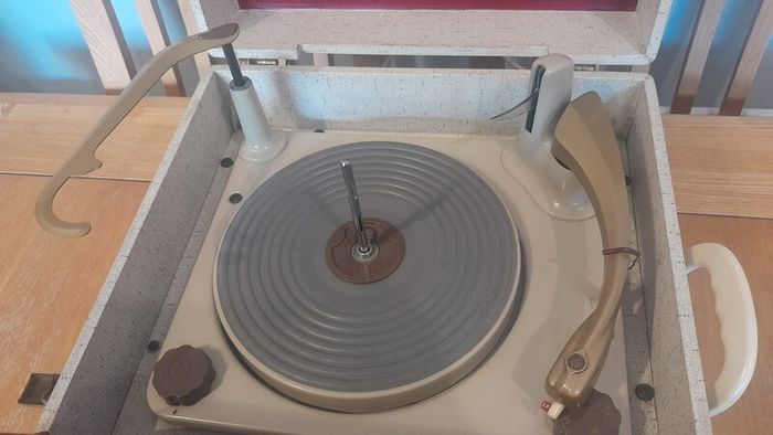 Rare 1957 Vintage Pilot Encore RC126, portable suitcase, record player. Excellent Vintage Condition. BSR 4 speed Turntable. Plays 33/3 and 45 RPM, 16's and 78's