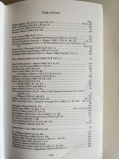 Contract.  Fifth Edition. By F.r. Davies. Concise College Text. 1986 Paperback In Good Condition. See Photos For Same.