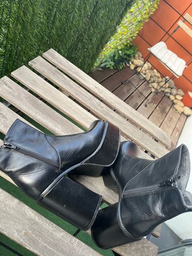Gorgeous Buffalo London Ankle Boots