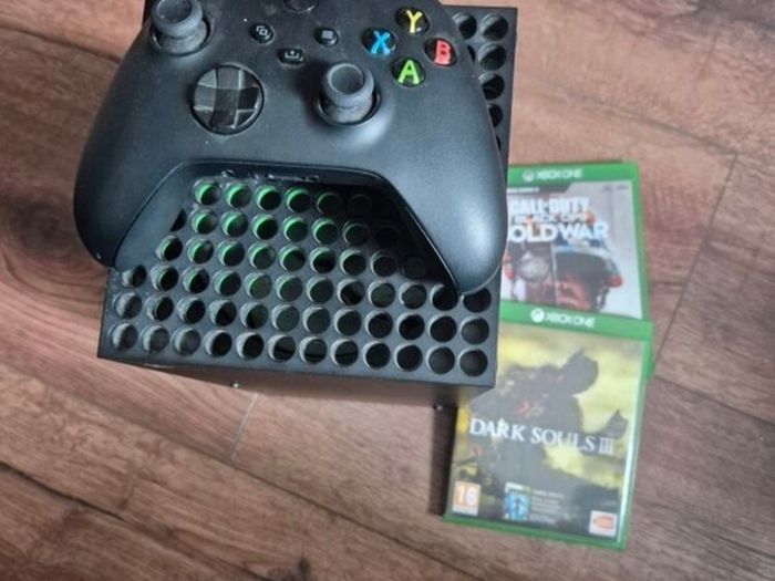 xbox series x 1tb with games (console barely used)