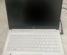 HP 14" white multimedia laptop with charger