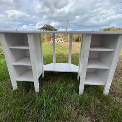 Desk For sale.
