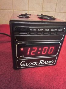 1980s Academy Am/fm  Cube Clock Radio
