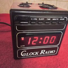 1980s Academy Am/fm  Cube Clock Radio