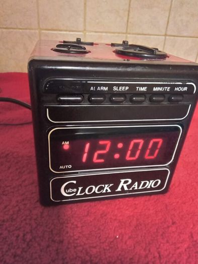 1980s Academy Am/fm  Cube Clock Radio