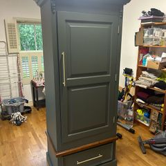 Large single wardrobe