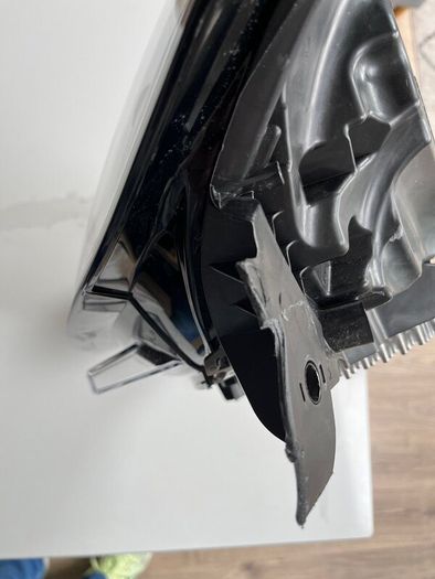 2024 Land Rover Discovery headlight