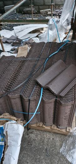 Brown roof pantile x 100