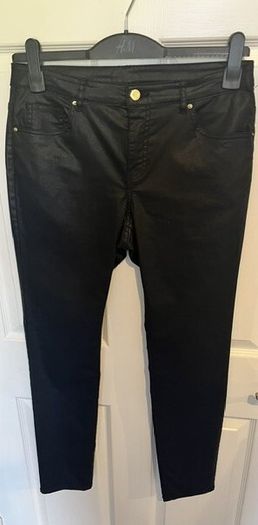 Faux Leather JET BLACK Ladies Slender Ankle Grazer Trousers.  H&M Size 12. Slight Stretch. Dressy With A Satin/sheen Finish. Immaculate Off The Rail Condition.