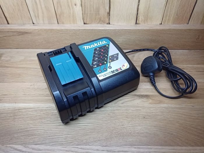 Makita LXT Rapid / Fast Charger, DC18RC, Li-ion 14.4V - 18V / Ni-MH 7.2V - 14.4V