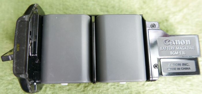 Canon BG-E3 Battery Grip For EOS 350D & 400D with two batteries