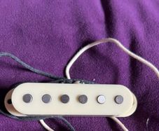 Schecter Nick Johnston Diamond single coil pickups middle