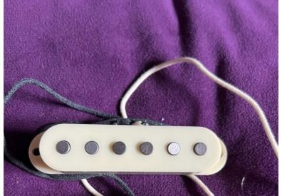 Schecter Nick Johnston Diamond single coil pickups middle