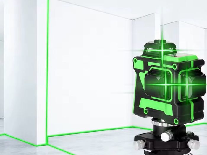 12 lines 3D laser kit + tripod 100 euro , no tripod 80 euro