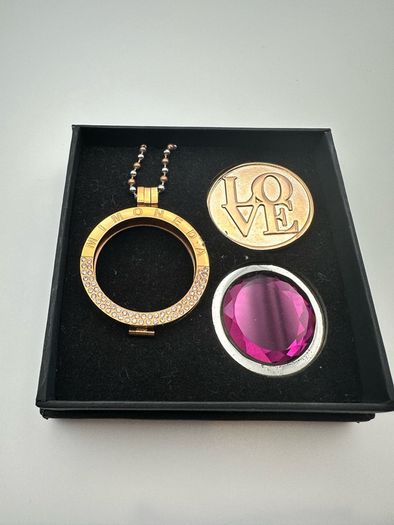 Mi Moneda Type Necklaces