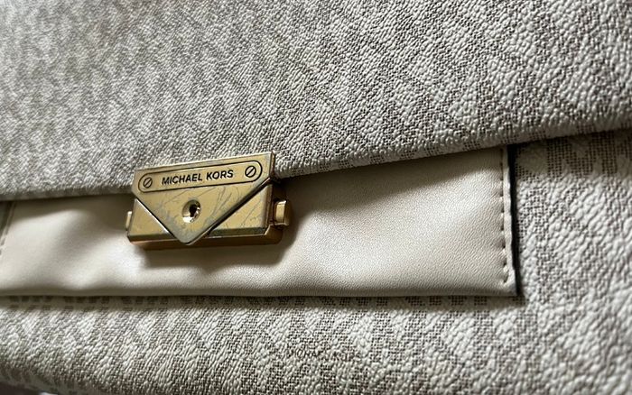 Micheal kors  Cece Medium logo shoulder bag