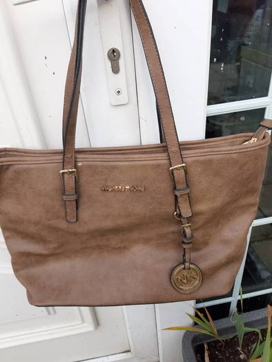 Final price drop Micheal kors ladies handbag