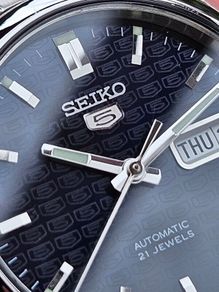 Watch Seiko 5 Automatic.