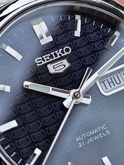 Watch Seiko 5 Automatic.
