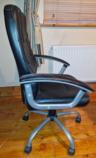 Desktop swivel chair