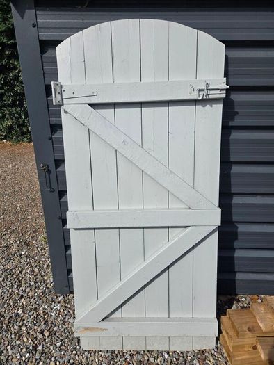 side gate