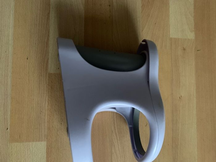 Hairdryer/straightener holder
