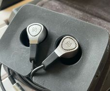 B&O H3 earphone with remote control