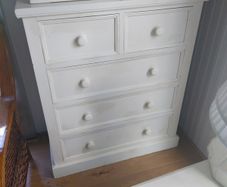 Pine chest of drawers