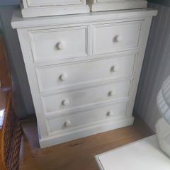 Pine chest of drawers