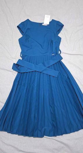 Pleated dress with short sleeves Matching belt - sea color